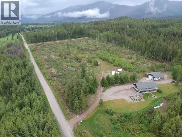 6137 Line 17 Road, Magna Bay, British Columbia V0E1L0