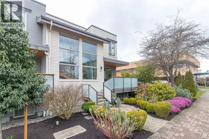 9710 Fifth St, Sidney, British Columbia V8V0B3