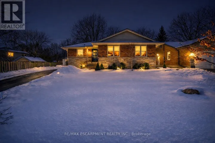 21 VICTORIA STREET, Hamilton (Waterdown), Ontario L0R2H0