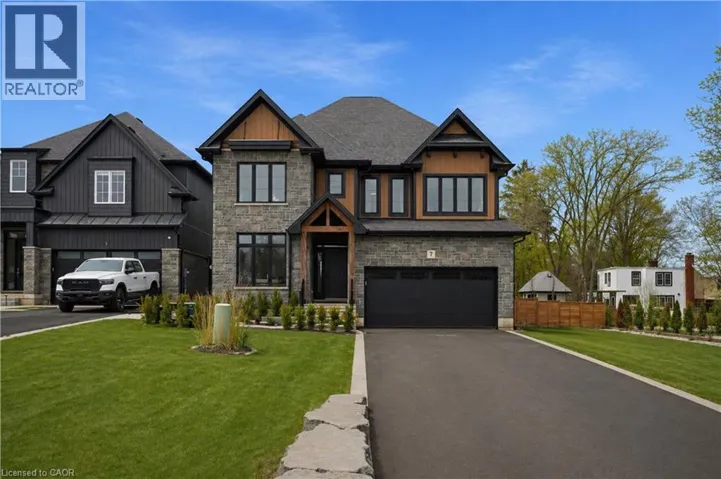 7 BARTLETT Avenue, Grimsby, Ontario L3M5N7