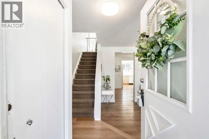 2213 Woodview Drive SW, Calgary, Alberta T2W3N9