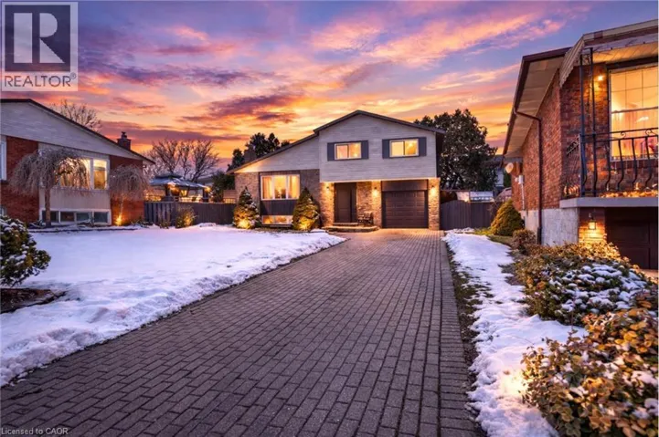 14 BASIN Crescent, Hamilton, Ontario L8T4W8
