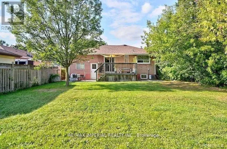 LOWER - 711 GILBERT STREET W, Whitby (Downtown Whitby), Ontario L1N1S1