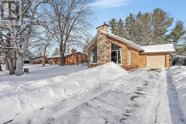 33 RUTHERFORD CRESCENT, Ottawa, Ontario K2K1N1