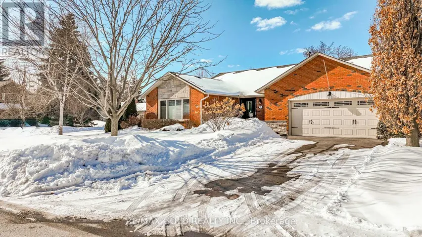 7 OLDHAM CRESCENT, Brampton (Snelgrove), Ontario L6Z1W2