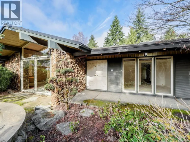 930 Royal Oak Dr, Saanich, British Columbia V8X3T4