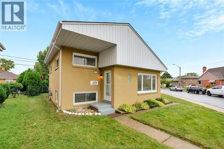 1377 GRANVILLE CRESCENT, Windsor, Ontario N9C3N9