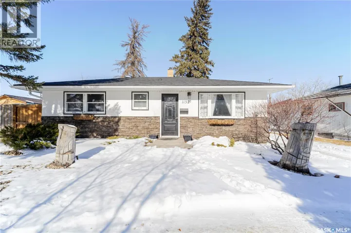 1152 Lillooet STREET W, Moose Jaw, Saskatchewan S6H5A3