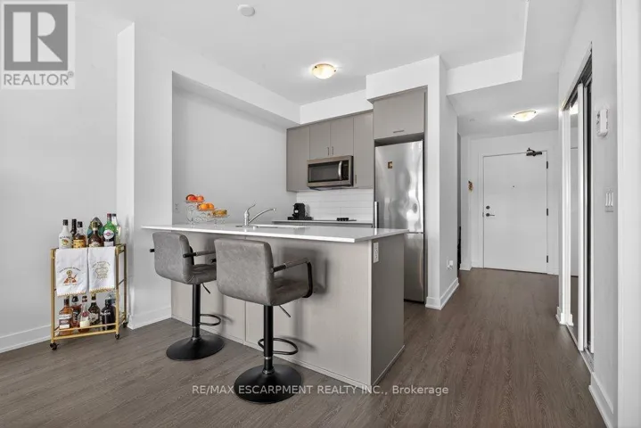 302 - 600 NORTH SERVICE ROAD, Hamilton (Lakeshore), Ontario L8P4A6