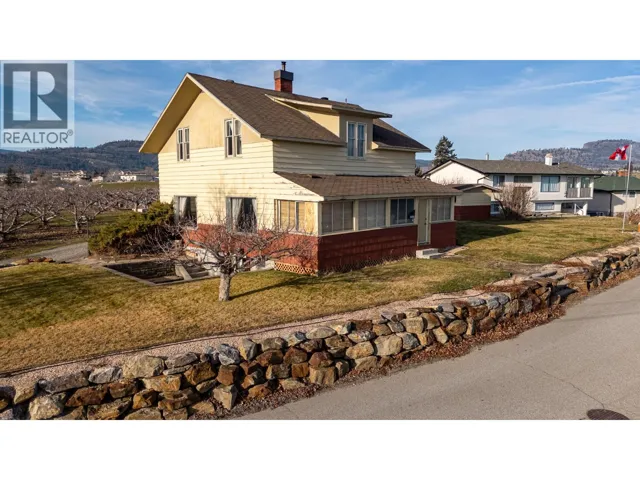 13606 Cooke Avenue, Summerland, British Columbia V0H1Z1