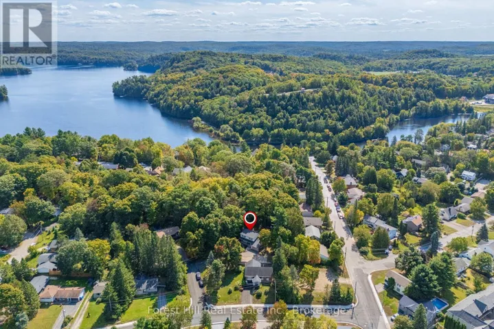 1 MAPLECREST COURT, Huntsville (Chaffey), Ontario P1H1G2