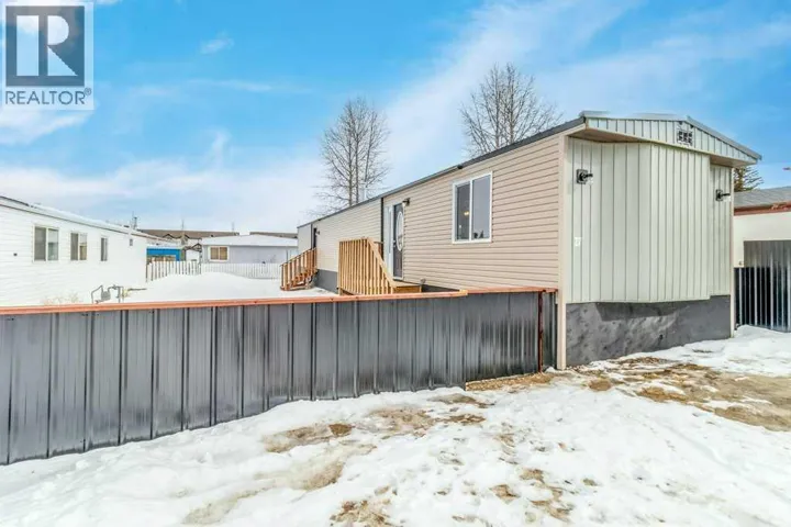 Unit 27, 4402 48 Avenue, Sylvan Lake, Alberta T4S1N7