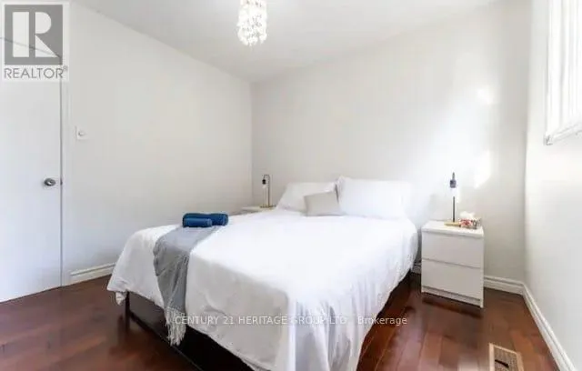 1 SIBERRY ROAD, Mississauga (Streetsville), Ontario L5M1S4