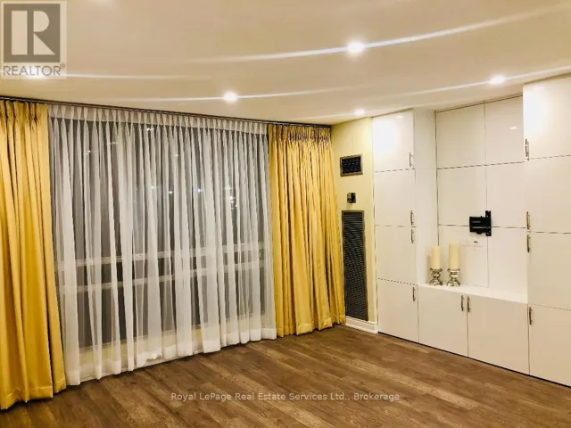 105 - 2185 MARINE DRIVE, Oakville (BR Bronte), Ontario L6L5L6