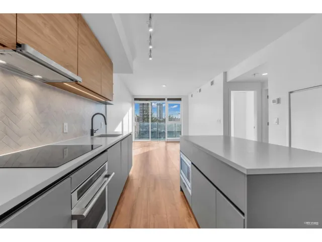 907 13428 105 AVENUE, Surrey, British Columbia V3T0S6