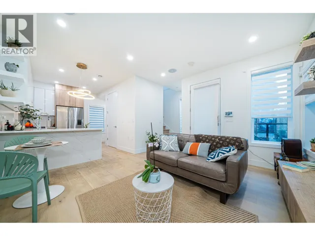 1 369 E 16TH AVENUE, Vancouver, British Columbia V5T2T7