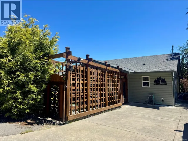 1780 JAY BELL Trail, Qualicum Beach, British Columbia V9K2S3