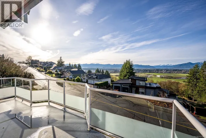 1418 Valley View Dr, Courtenay, British Columbia V9N8T3