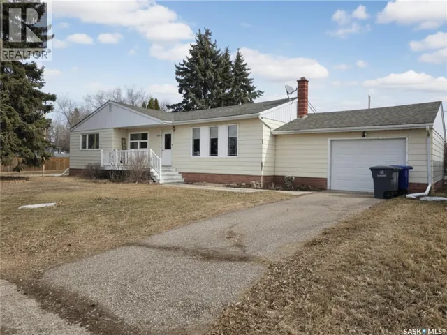 403 Thomson STREET, Outlook, Saskatchewan S0L2N0