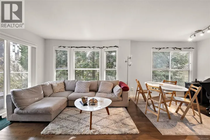 302 1710 Fort St, Victoria, British Columbia V8R1J2