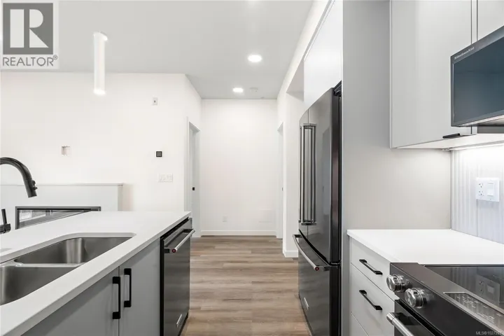 404 1102 Esquimalt Rd, Esquimalt, British Columbia V9A0L3