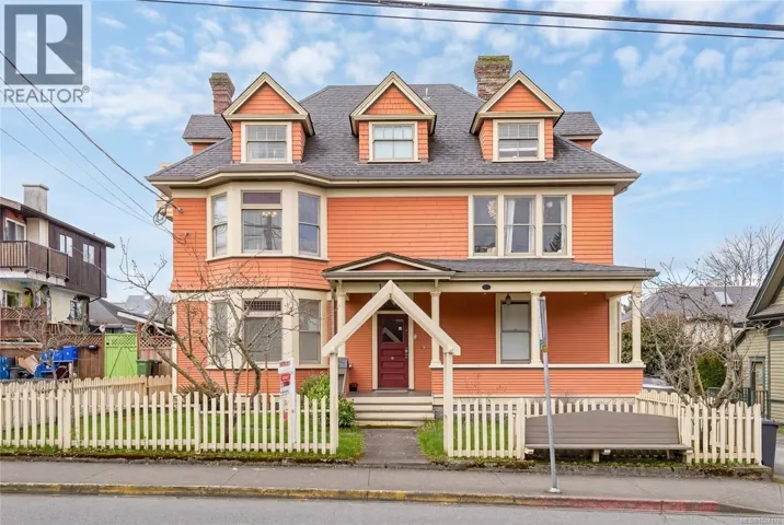 1418 Fernwood Rd, Victoria, British Columbia V8V4P7