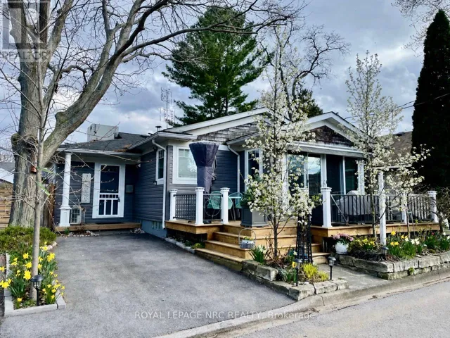 11 PEEL STREET, St. Catharines (Port Dalhousie), Ontario L2N5A2