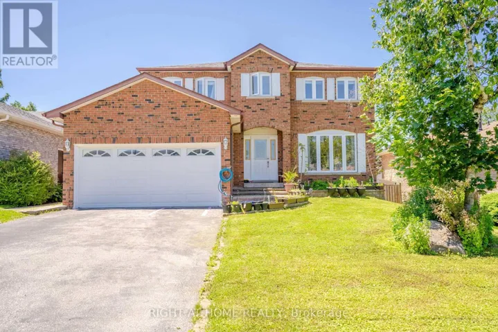 86 HOWLETT AVENUE, Newmarket (Huron Heights-Leslie Valley), Ontario L3Y5S5