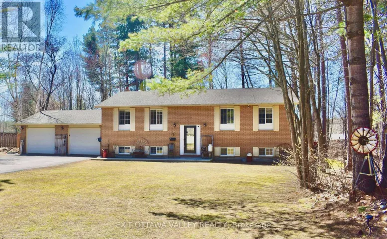 16 HERITAGE DRIVE, Petawawa, Ontario K8H3J3