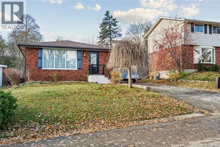16 GREEN MEADOW Way, Dundas, Ontario L9H3Z3