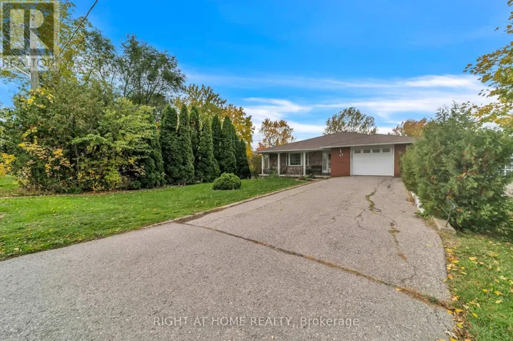 22 HAMILTON DRIVE, Newmarket (Huron Heights-Leslie Valley), Ontario L3Y3E8