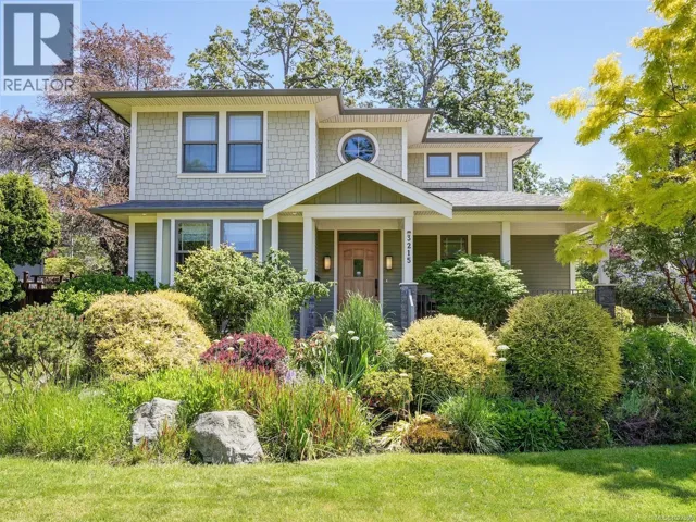 3215 Henderson Rd, Oak Bay, British Columbia V8P5A3