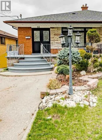 30 GRAMPIAN CRESCENT, Toronto (Humber Summit), Ontario M9L2L3