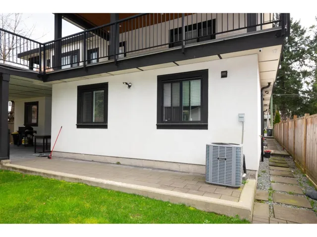 Lower 9325 148A STREET, Surrey, British Columbia V3R3Z1