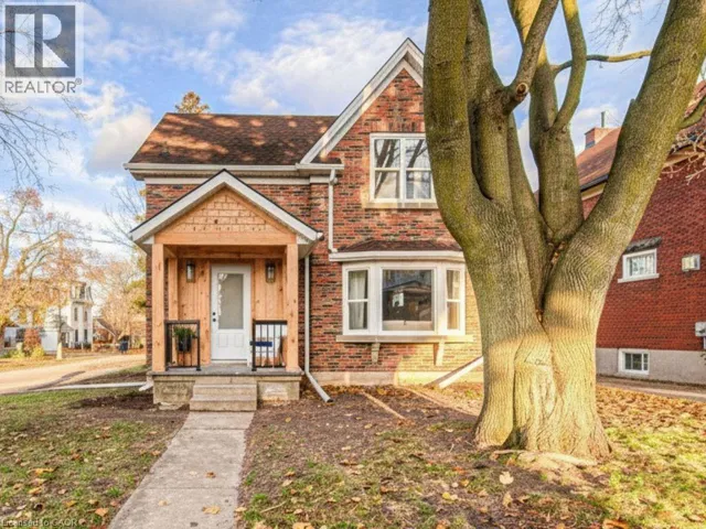 30 DUNBAR Road S, Waterloo, Ontario N2L2E3