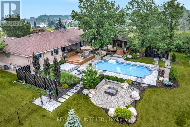 100 BAY BREEZE STREET, Prince Edward County (Ameliasburg Ward), Ontario K8N0L4