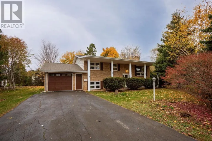 7 Crestview Drive, Charlottetown, Prince Edward Island C1E1N4
