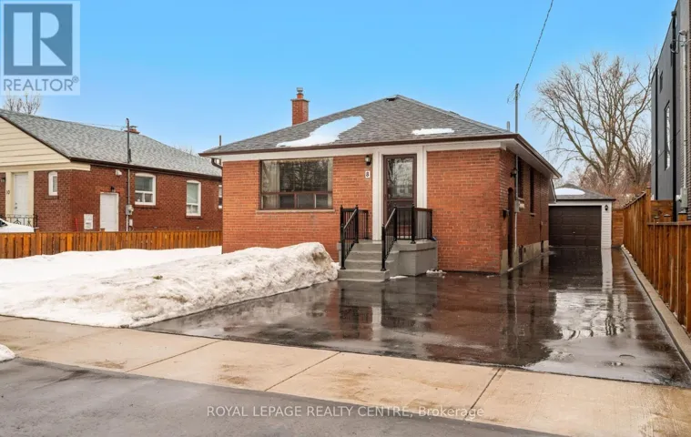 8 DAVICK DRIVE, Toronto (Alderwood), Ontario M8W2C9