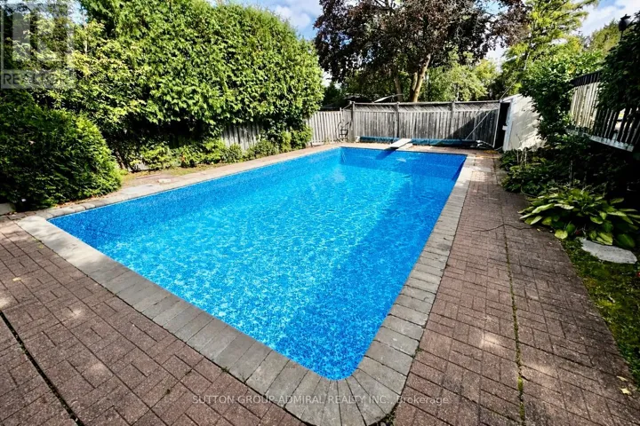 8 IBER COURT, Aurora (Aurora Village), Ontario L4G1V5