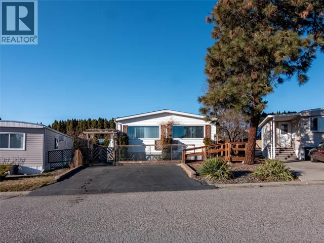 98 OKANAGAN Avenue E Unit# 11, Penticton, British Columbia V2A3J5