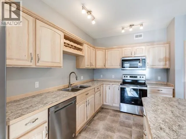 61 WYVERN AVENUE, Whitehorse, Yukon Y1A0T6