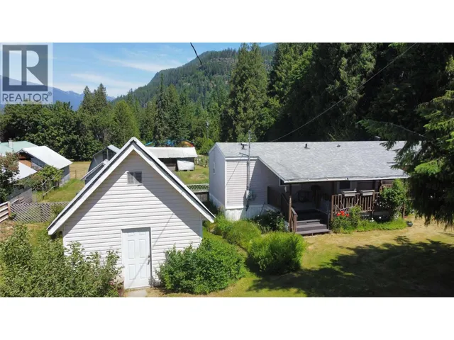 612 Fletcher Avenue, Slocan, British Columbia V0G2C0