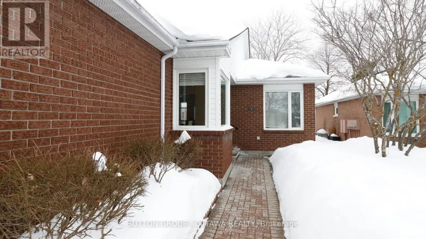 50 GRAND CEDAR COURT E, Ottawa, Ontario K2S1G5