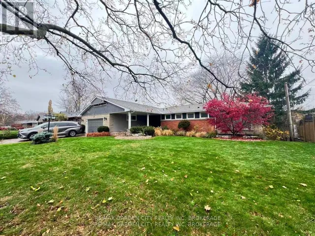 28 MARSDALE DRIVE, St. Catharines (Glendale/Glenridge), Ontario L2T3S3