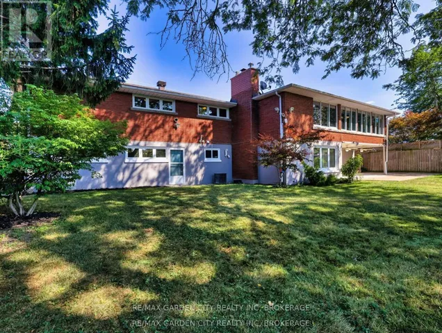 28 MARSDALE DRIVE, St. Catharines (Glendale/Glenridge), Ontario L2T3S3