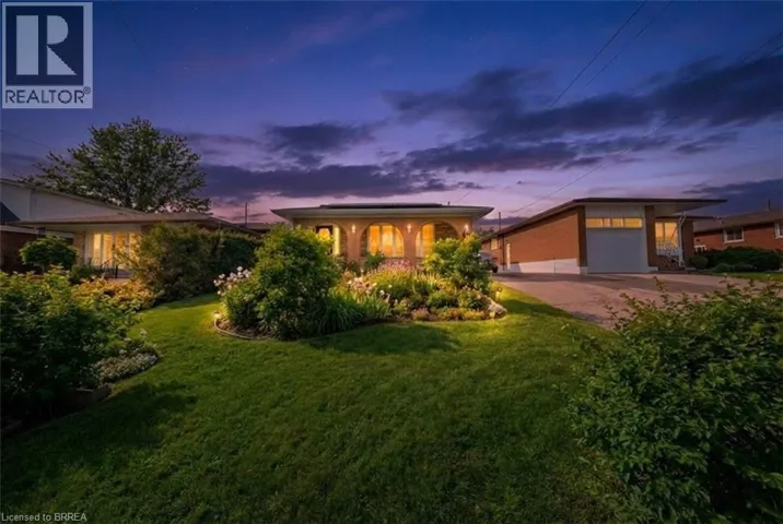 330 EAST 18TH Street, Hamilton, Ontario L9A4P8