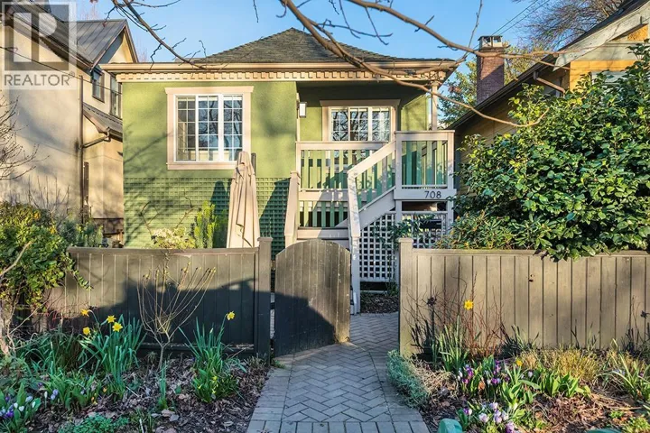 708 WOODLAND DRIVE, Vancouver, British Columbia V5L3R3