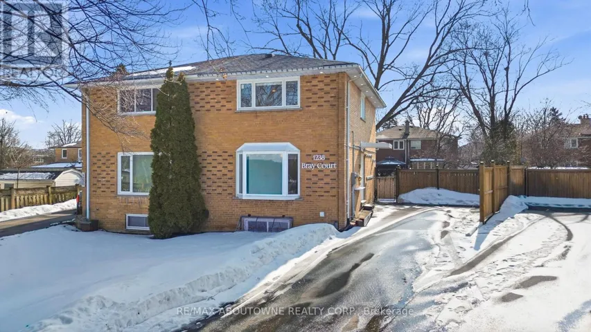 1238 BRAY COURT, Mississauga (Clarkson), Ontario L5J3S5