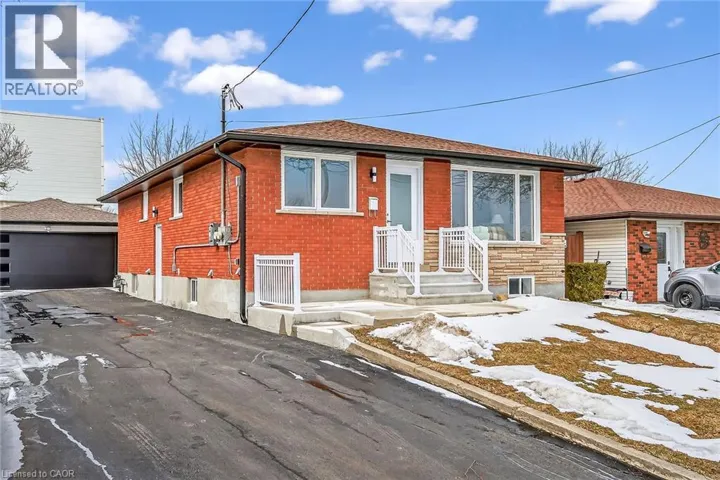 74 VICTOR Boulevard, Hamilton, Ontario L9A2V4