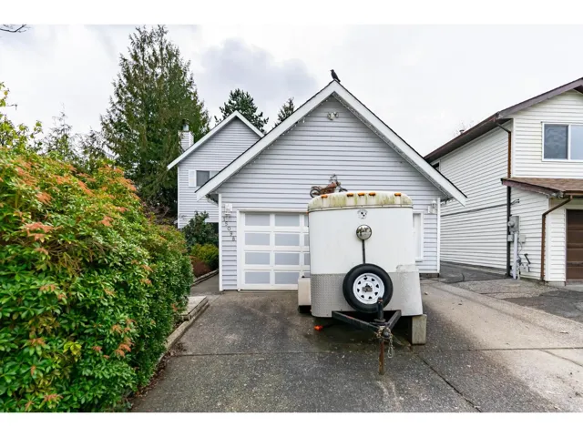 15098 98A AVENUE, Surrey, British Columbia V3R8H3